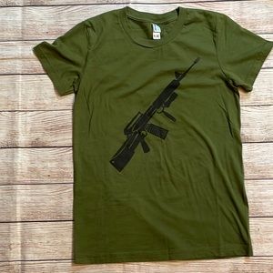 Womens Green AR-15 Rifle t shirt size M